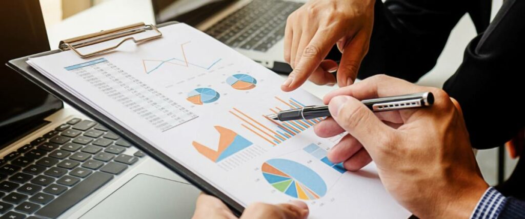 When to consult a financial advisor for long-term financial clarity